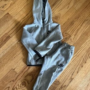 2T Nike Boys Tech Suit